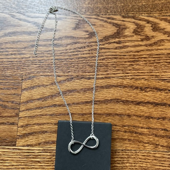 Brand new Silver necklace w infinity pendant - Picture 2 of 5